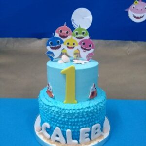 Pastel de Baby Shark con nombre
